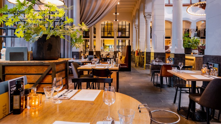 Restaurant - Post-Plaza Hotel