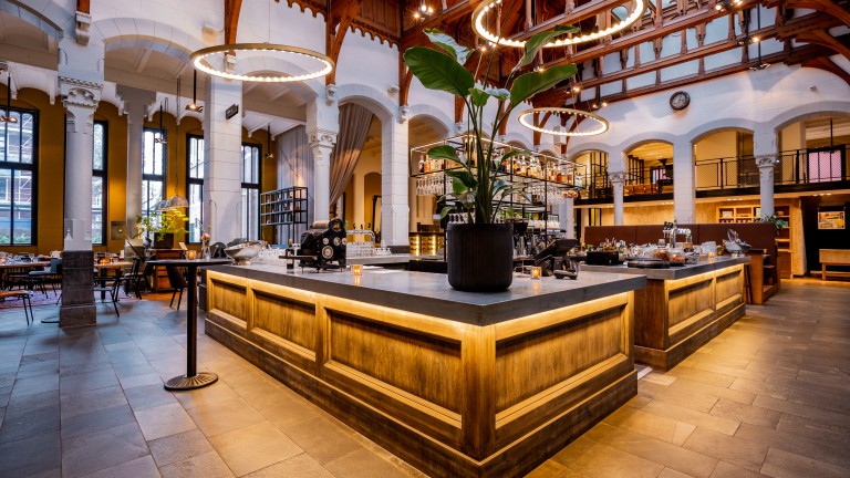 Restaurant - Post-Plaza Hotel