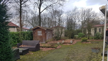 Buitenaanzicht - Vakantiepark de Luttenberg Buitenaanzicht - Vakantiepark de Luttenberg