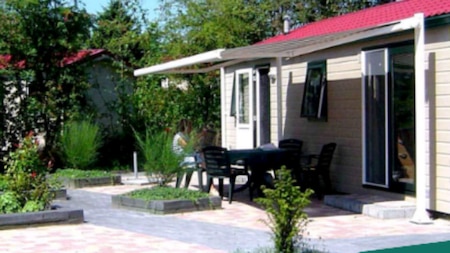 Buitenaanzicht - Vakantiepark de Luttenberg Buitenaanzicht - Vakantiepark de Luttenberg