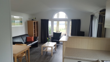 Woonkamer - Vakantiepark de Luttenberg Woonkamer - Vakantiepark de Luttenberg