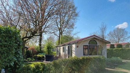 Buitenaanzicht - Vakantiepark de Luttenberg Buitenaanzicht - Vakantiepark de Luttenberg