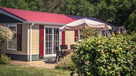 Buitenaanzicht - Vakantiepark de Luttenberg Buitenaanzicht - Vakantiepark de Luttenberg