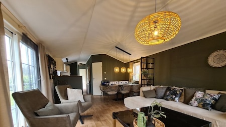 Woonkamer - Vakantiepark de Luttenberg Woonkamer - Vakantiepark de Luttenberg