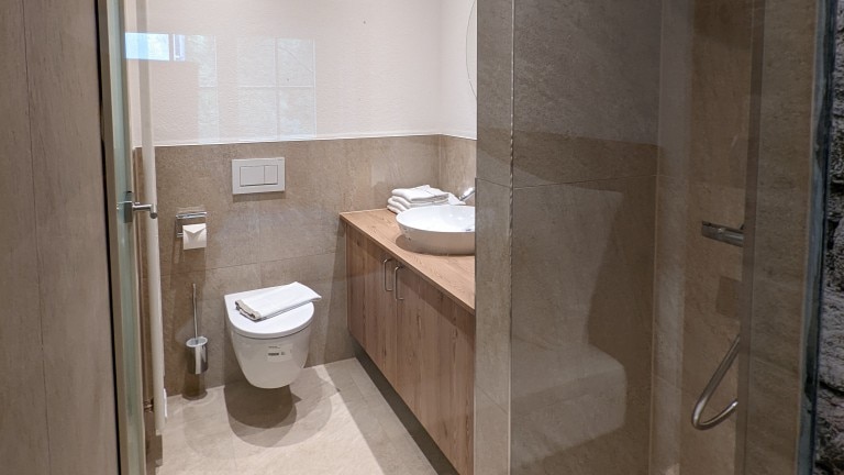 Badkamer Superior kamer Mühle - Hotel und Weingut Karlsmühle