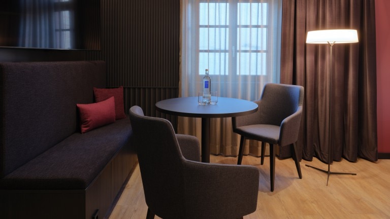 Überlegenheit und Abhängigkeit