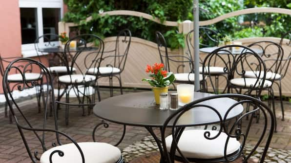 Terras - ACHAT Hotel Schwetzingen Heidelberg