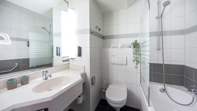 Badkamer standaard - ACHAT Hotel Heppenheim