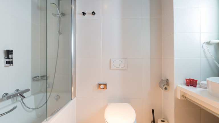 Badkamer - Leonardo Hotel Almere City Center