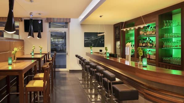 Bar - Holiday Inn Express Bremen Airport