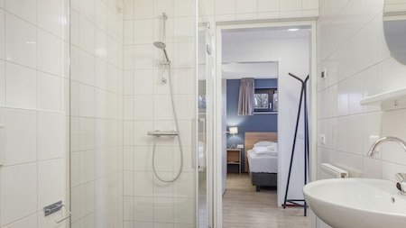 Badkamer - Landal Waterparc Veluwemeer Badkamer - Landal Waterparc Veluwemeer