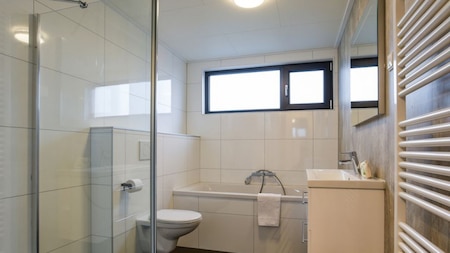 Badkamer - Landal Waterparc Veluwemeer Badkamer - Landal Waterparc Veluwemeer