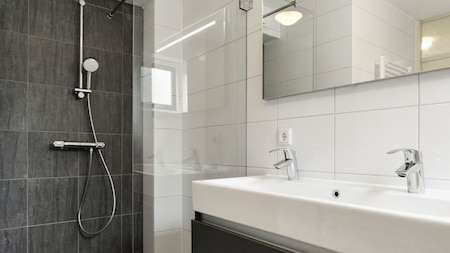 Badkamer - Landal Beach Resort Ooghduyne Badkamer - Landal Beach Resort Ooghduyne