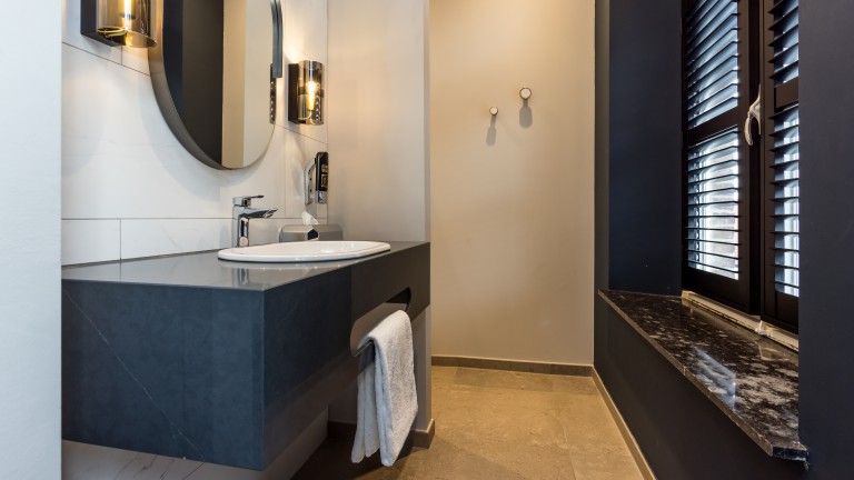 Badkamer comfort kamer - MERICI HOTEL Sittard