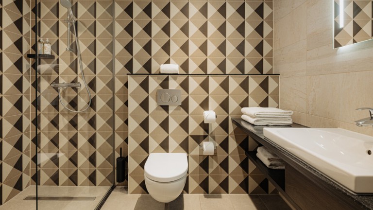 Badezimmer Doppel und Zweibett - Savoy Hotel Rotterdam