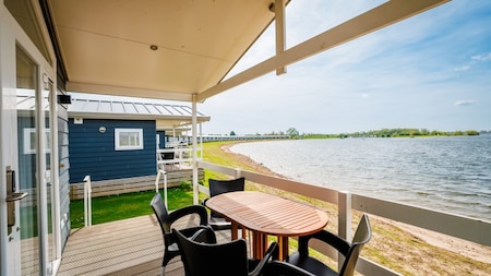 Veranda - Vakantiepark Eiland van Maurik
