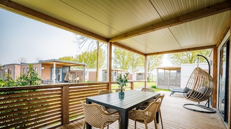 Veranda - Vakantiepark Eiland van Maurik