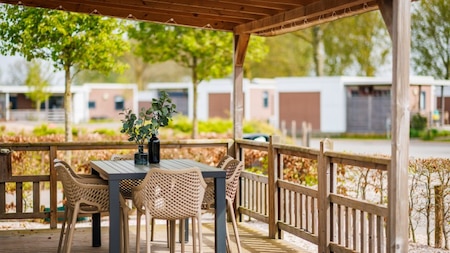 Veranda - Vakantiepark Eiland van Maurik