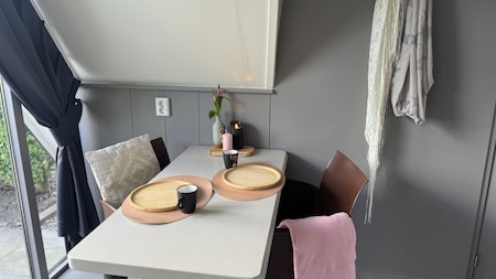 Esstisch - Hotelhuisjes Andijk