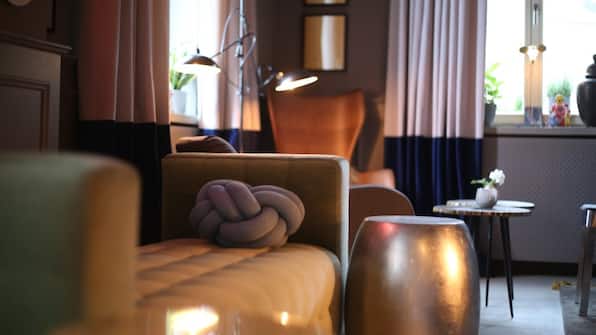 Bar - Romantikhotel Rebstock Aufenthaltsraum - Romantikhotel Rebstock