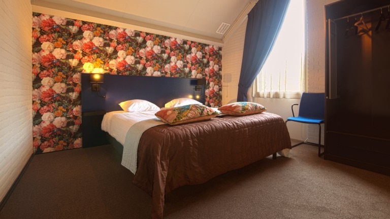 Vide kamer met balkon