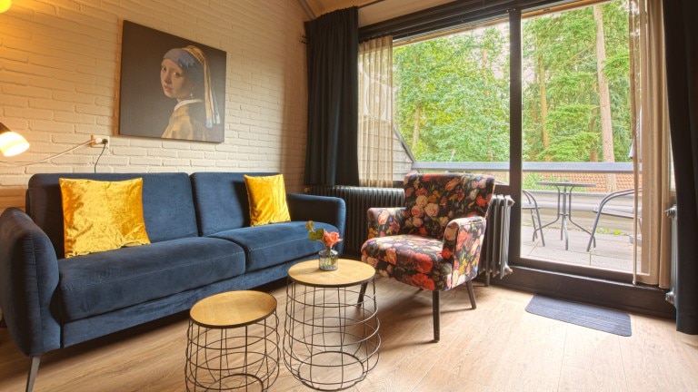 Vide kamer met balkon