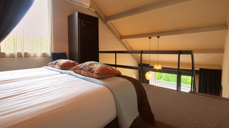 Vide kamer met balkon