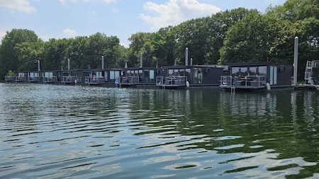 Außenansicht - Huren Houseboat