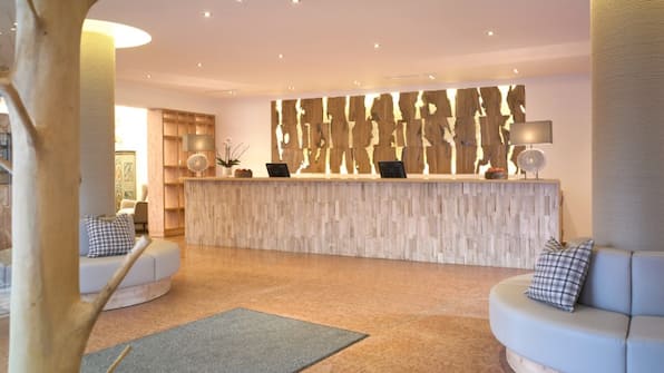 Rezeption - Das Alpenhaus Kaprun Rezeption - Das Alpenhaus Kaprun