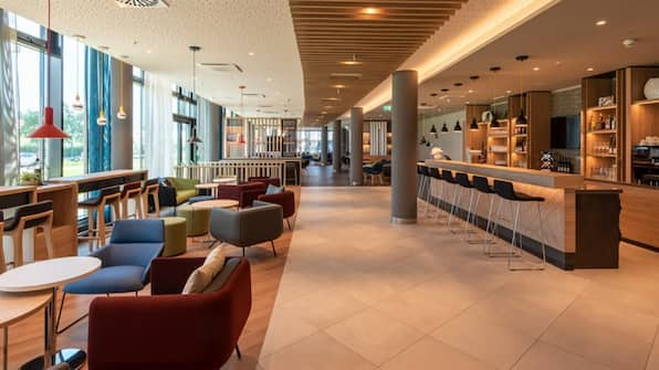 Bar - Holiday Inn Express Düsseldorf Hauptbahnhof