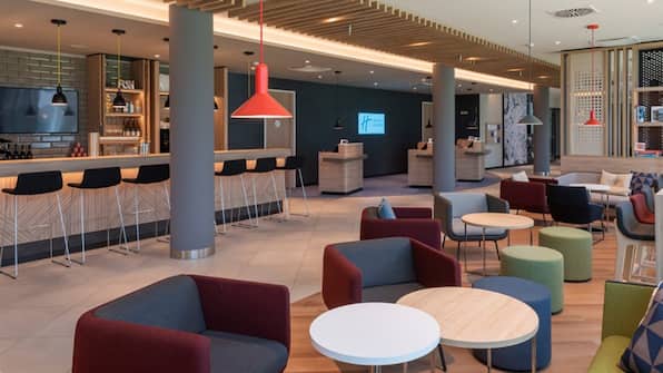 Bar - Holiday Inn Express Düsseldorf Hauptbahnhof