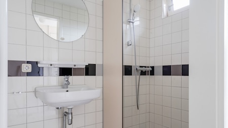 Badkamer - RCN Vakantiepark de Roggeberg Badkamer - RCN Vakantiepark de Roggeberg