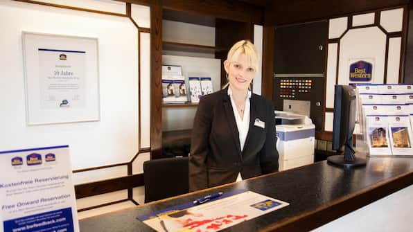 Rezeption - Sure Hotel by Best Western Ambassador Düsseldorf Rezeption - Sure Hotel by Best Western Ambassador Düsseldorf