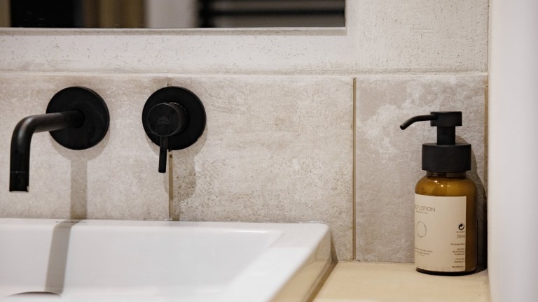 Badkamer - Roompot Hillview Resort Bar - Roompot Hillview Resort Grandvoir - Hotel