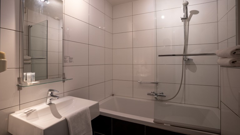 Tweepersoonskamer met bad