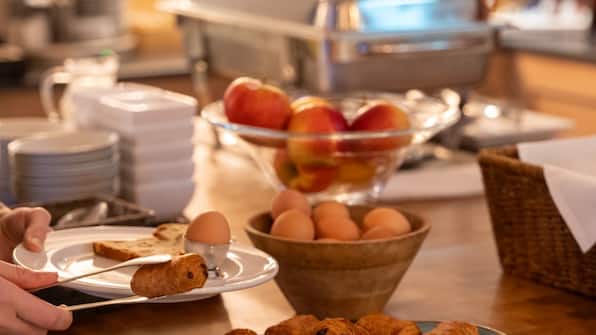 Frühstücksbuffet - Gasterij Berg en Dal Frühstücksbuffet - Gasterij Berg en Dal