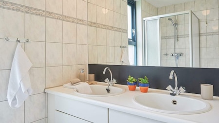 Badezimmer - Vakantiepark Hof van Zeeland