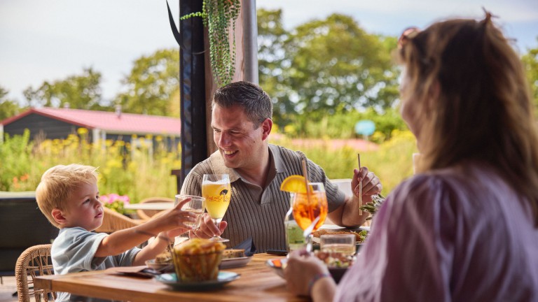 Terrasse - RCN Vakantiepark Toppershoedje - Hotelunterkunft
