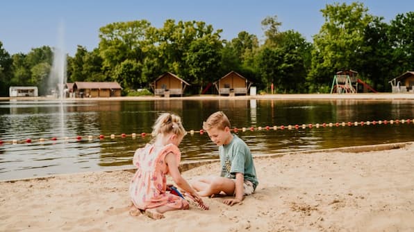 Spelen strand - Vakantiepark Dierenbos