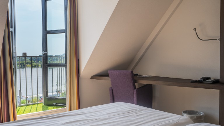 Rivierzicht kamer met balkon - Hotel Hoogeerd