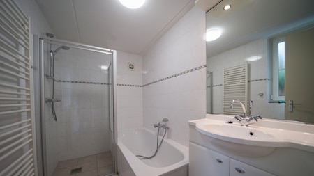 Badezimmer - EuroParcs Beekbergen