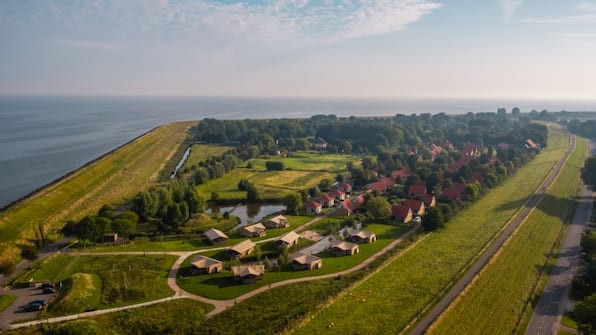 Dronebeeld - Villavakantiepark Ijsselhof