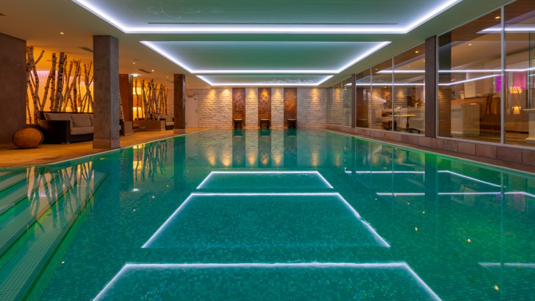 Binnenzwembad - Sackmann Genusshotel