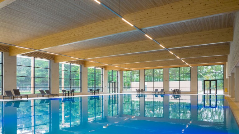 Zwembad in naastgelegen hotel - Landal PUUR Exloo