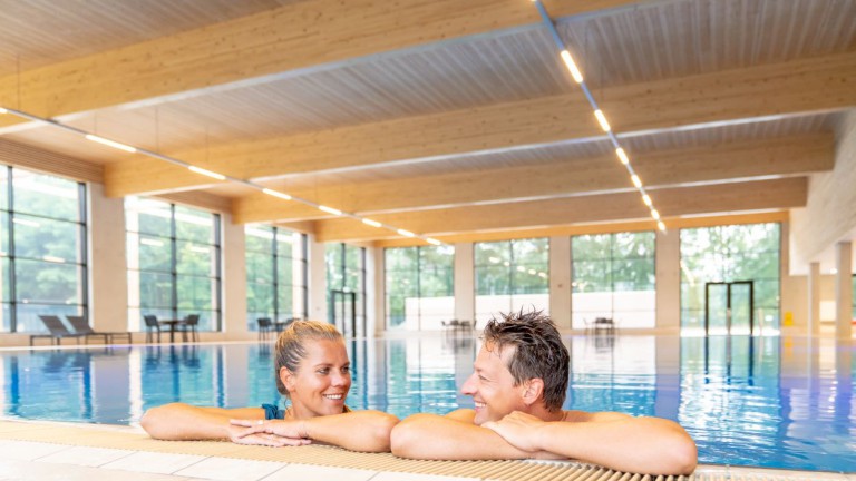 Zwembad in naastgelegen hotel - Landal PUUR Exloo