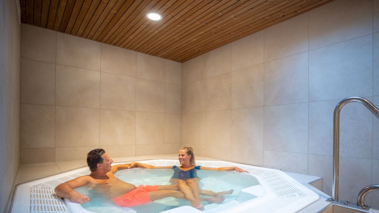 Whirlpool naastgelegen hotel - Landal PUUR Exloo