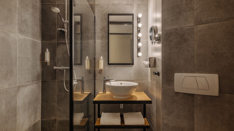 Badkamer - Leonardo Hotel Groningen City Center