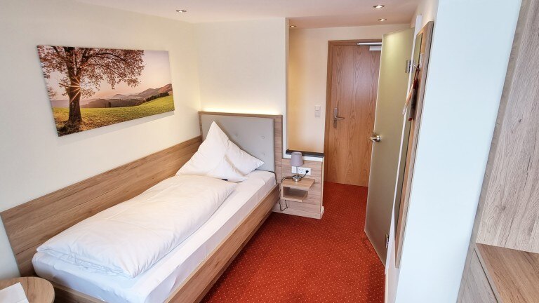 Zimmer mit Einzelbett.