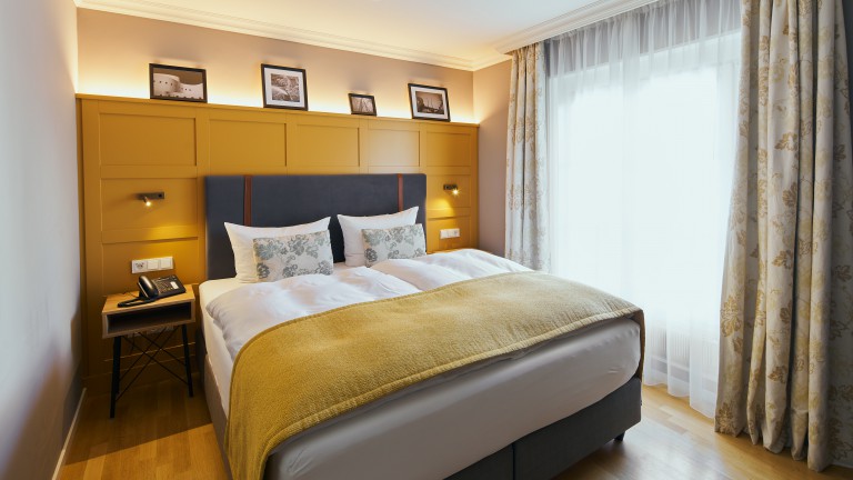 Standaard kamer grapefruit met kingsize bed.