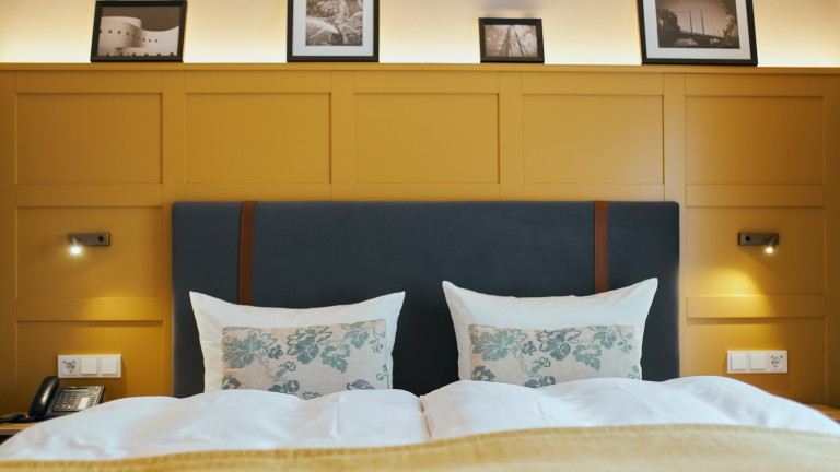 Standaard kamer grapefruit close up van het kingsize bed